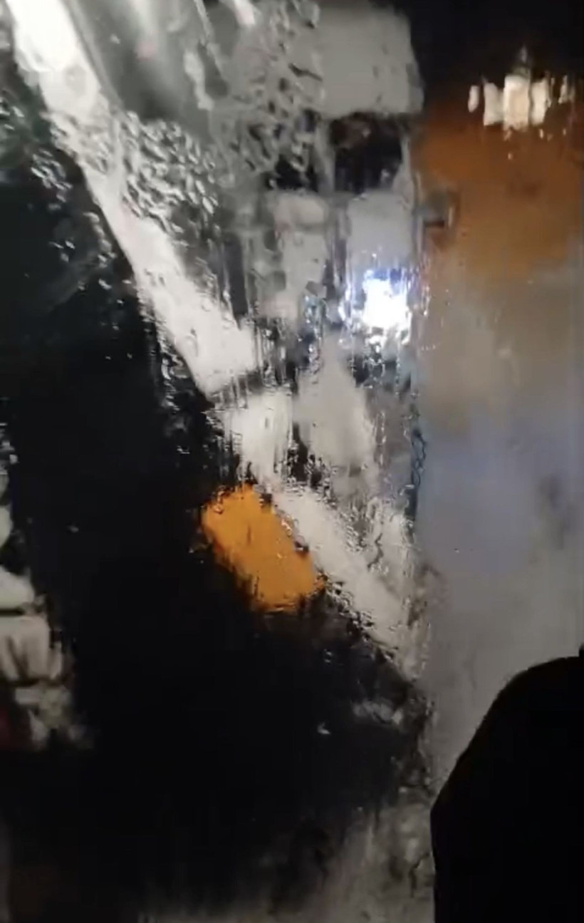 Karda mahsur kalan 50 işçi kurtarıldı - Resim: 3