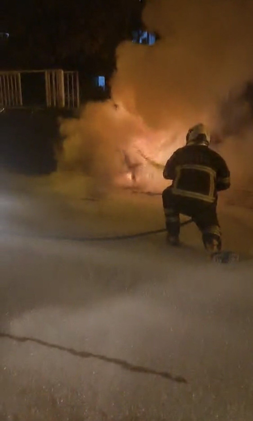 Batman’da park halindeyken yanan otomobil kullanılamaz hale geldi - Resim: 2