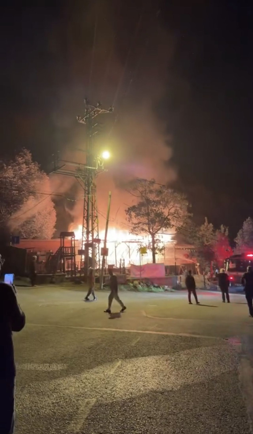 Beykoz'da restoranın şöminesinden çıkan yangın söndürüldü - Resim: 1
