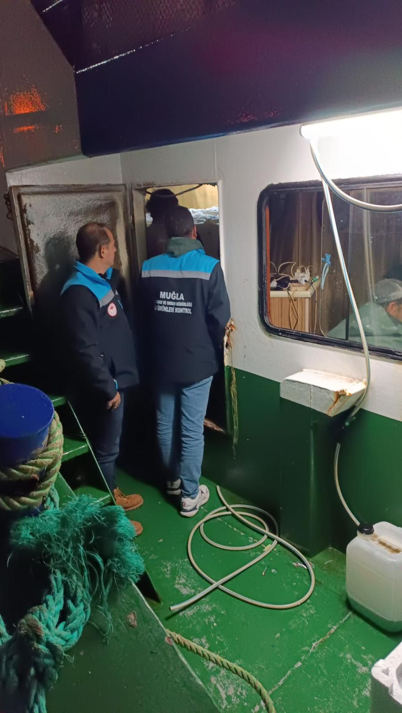 Bodrum’da hamsi avına çıkanlara yönelik denetim gerçekleştirdi - Resim: 3