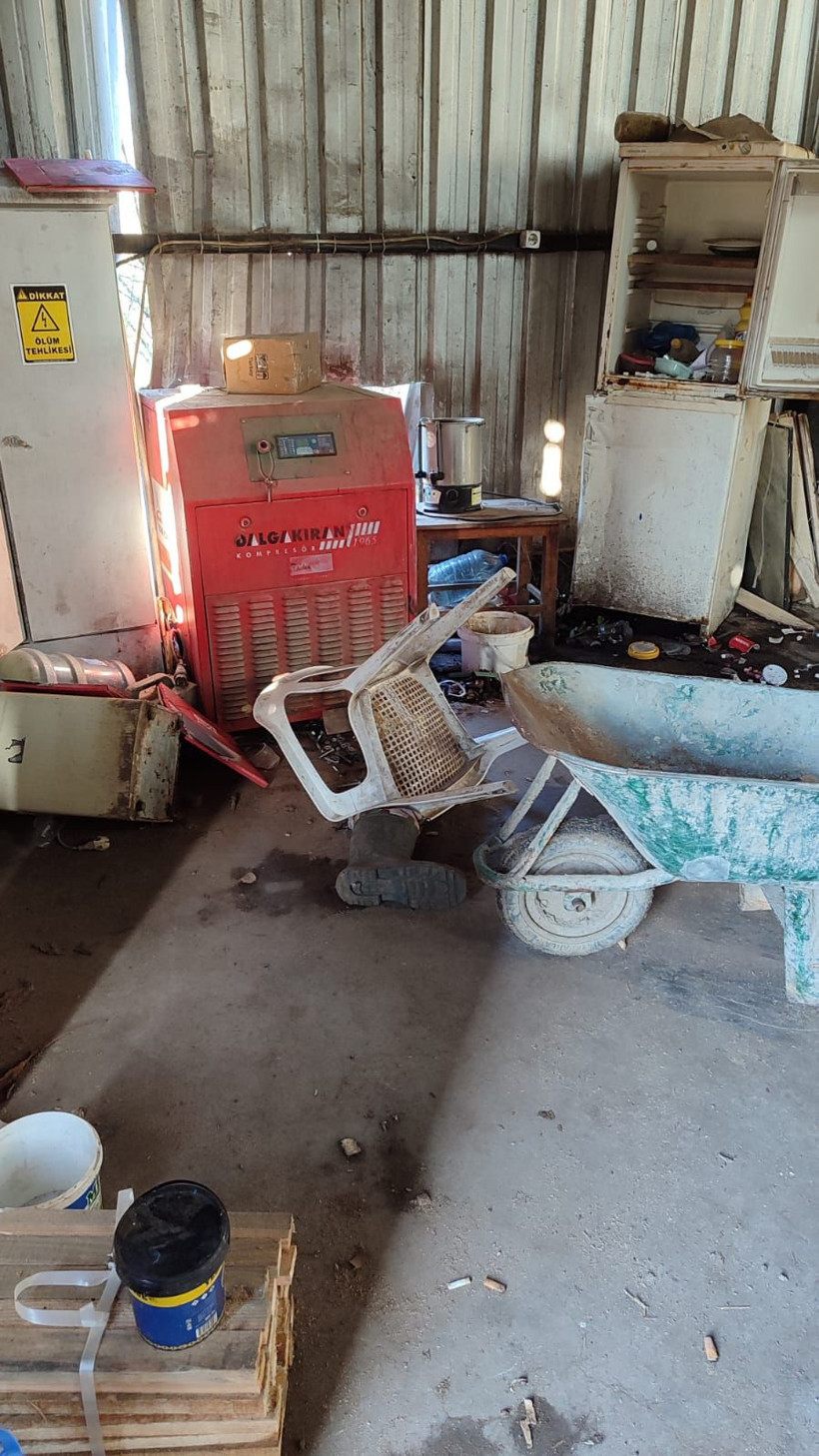 Tartıştığı babasının çalıştığı atölyeye minibüsle daldı - Resim: 2