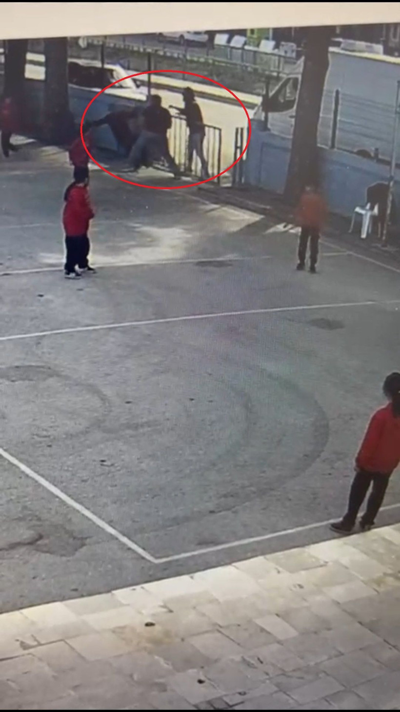 Mersin’de öğretmeni darbeden veli ve oğlu tutuklandı - Resim: 4