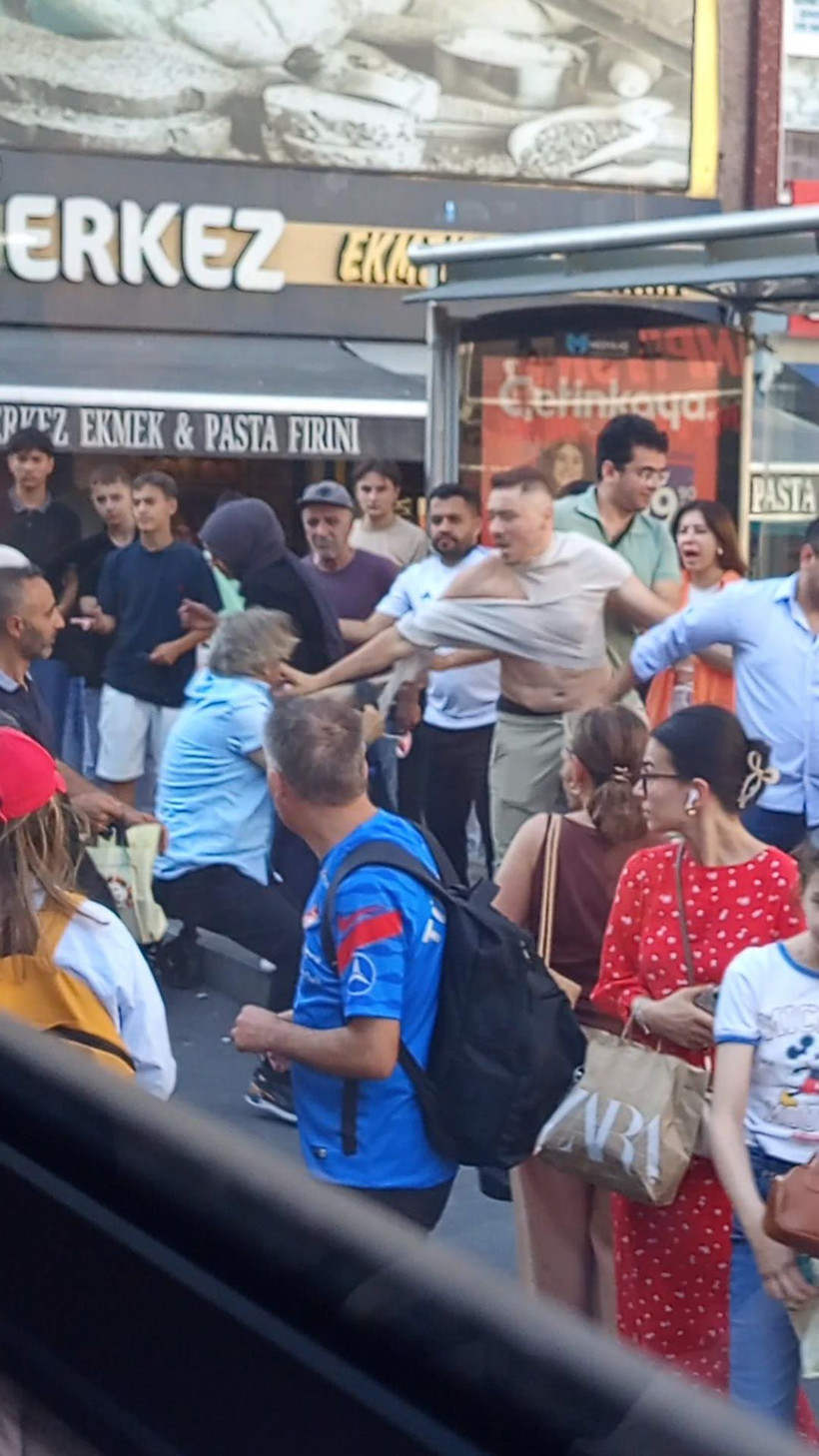 Küçükçekmece'de İETT otobüsünde kavga kamerada - Resim: 3