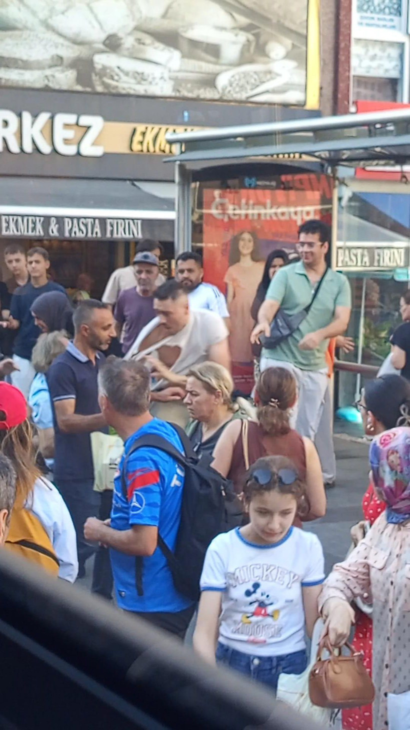 Küçükçekmece'de İETT otobüsünde kavga kamerada - Resim: 1