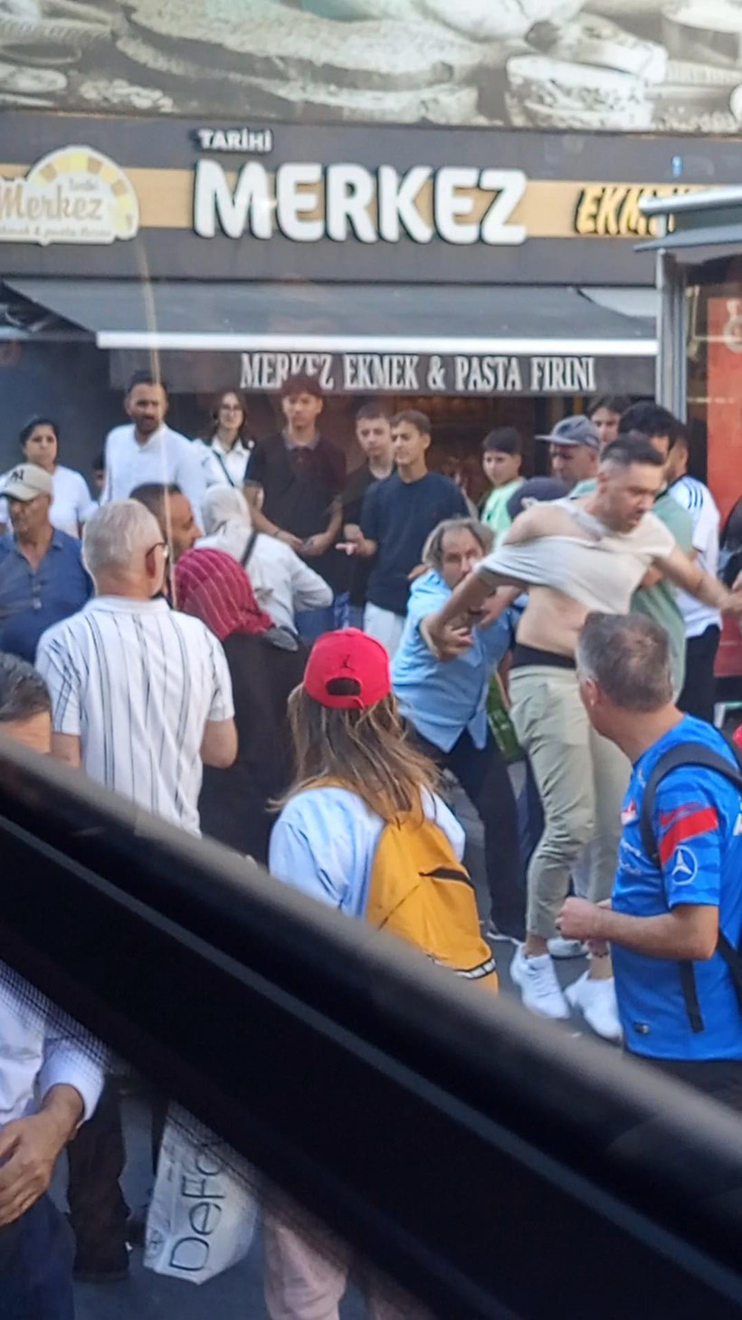 Küçükçekmece'de İETT otobüsünde kavga kamerada - Resim: 2