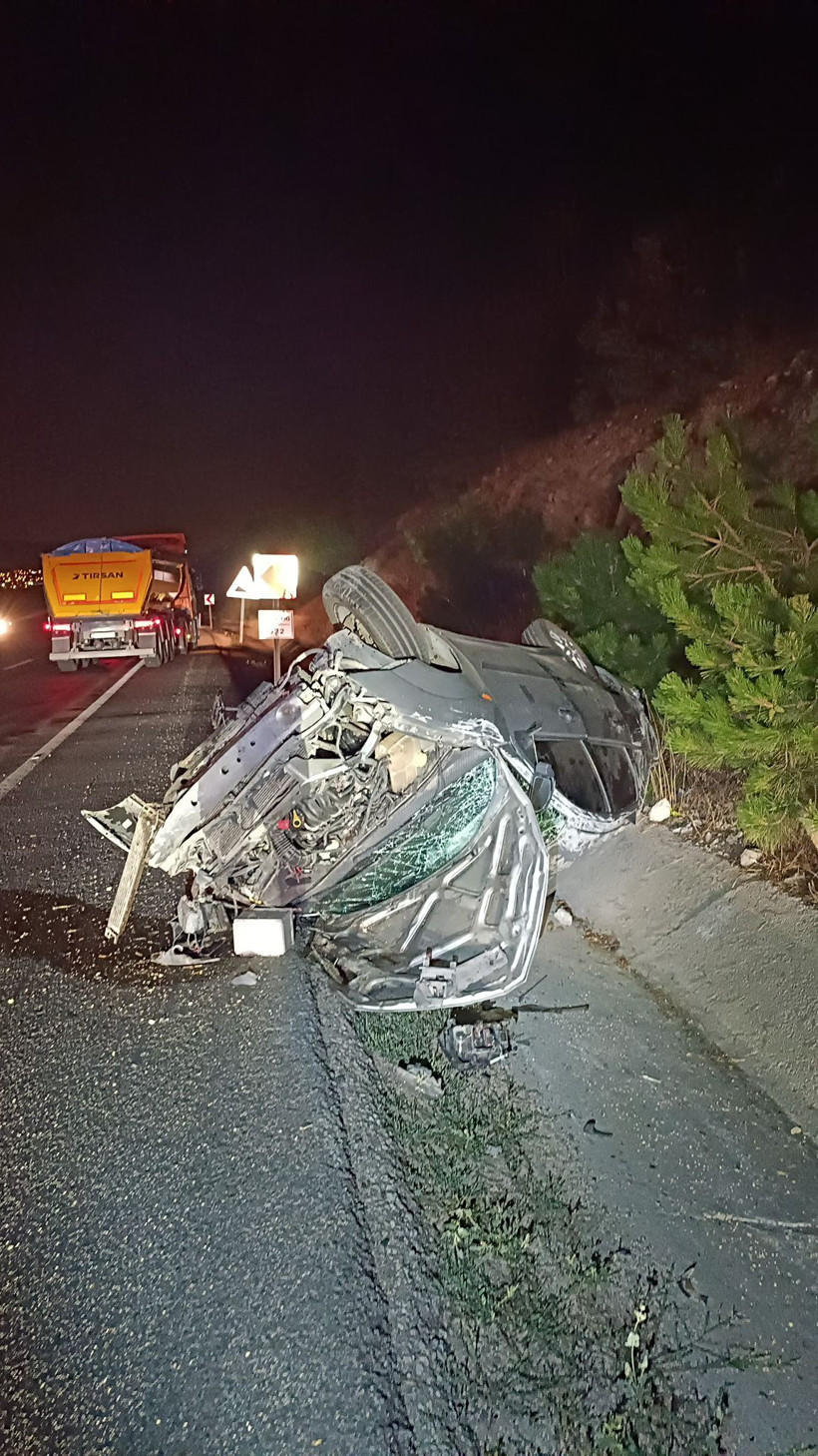 Ankara'da iki otomobil çarpıştı: 6 yaralı - Resim: 3