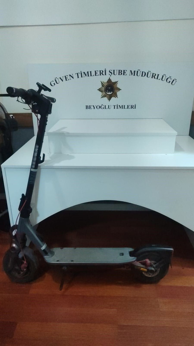 Beyoğlu'nda skuter hırsızlığı kamerada - Resim: 2