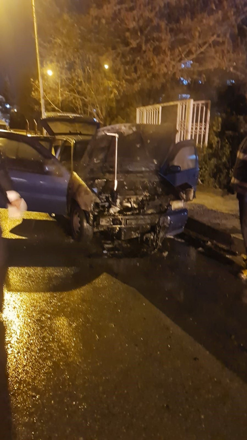 Batman’da park halindeyken yanan otomobil kullanılamaz hale geldi - Resim: 4