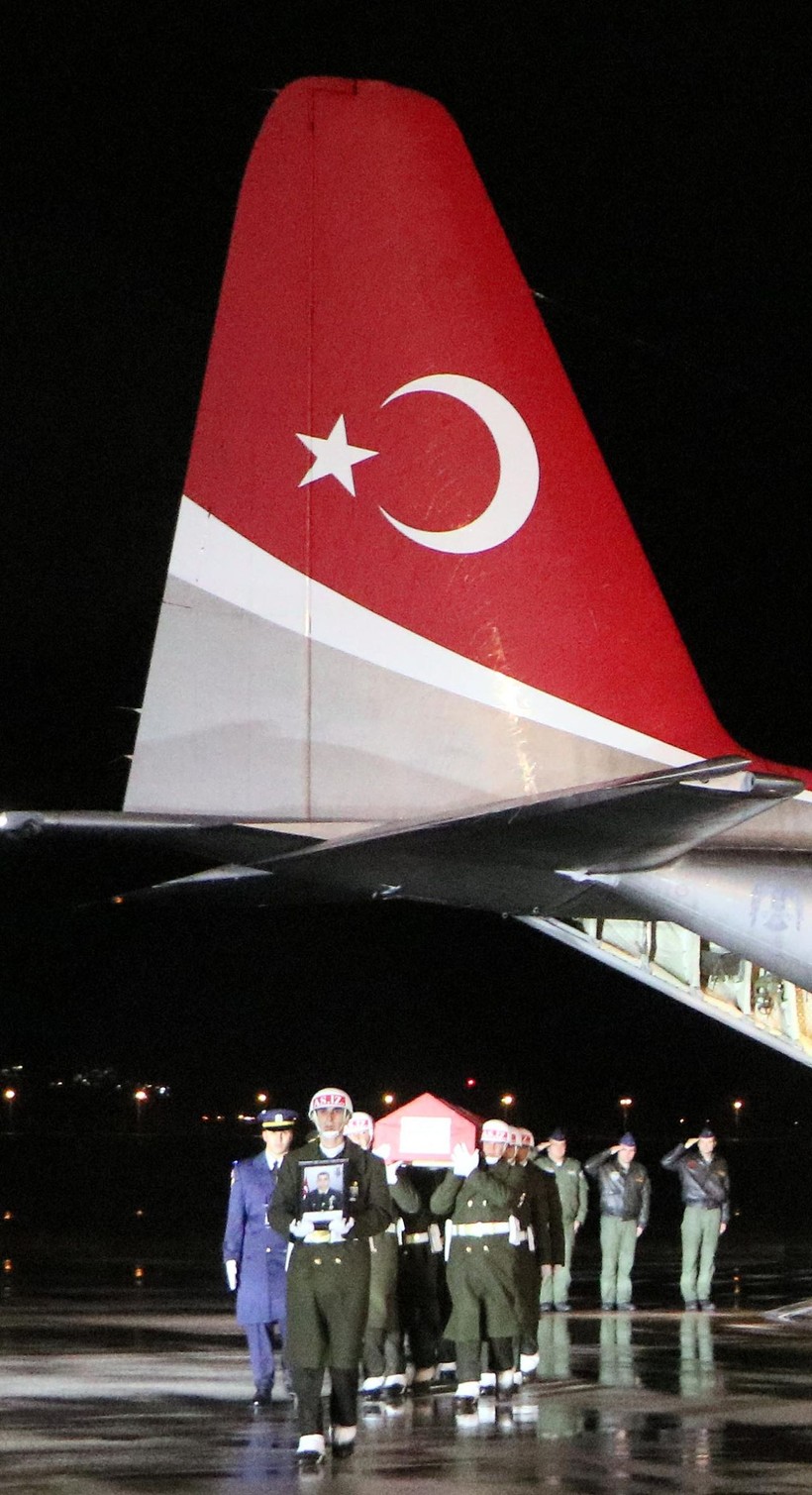 Şehit Tokyürek'in naaşı Erzurum'a getirildi - Resim: 4