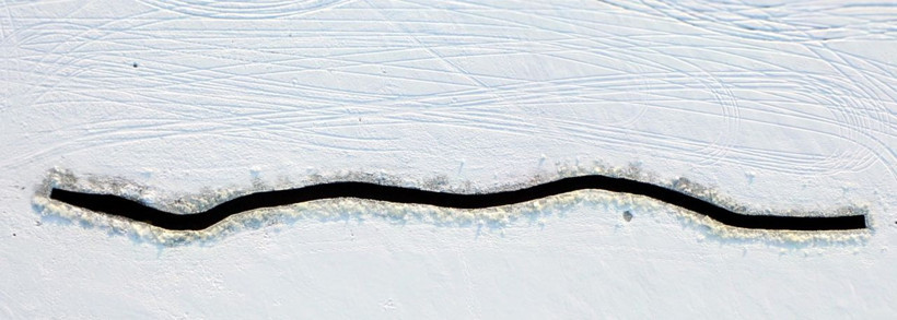 Buz kaplı Çıldır Gölü'nde nefes kesen sörf gösterisi - Resim: 1