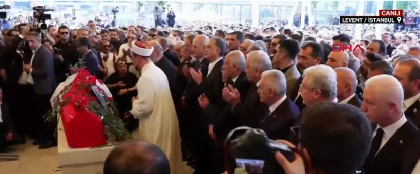 Sırrı Süreyya Önder'e veda: Zincirlikuyu Mezarlığında toprağa verildi - Resim: 4
