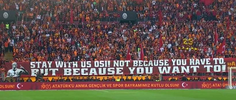 Galatasaray tribünlerinden Osimhen pankartları: "Zorunda olduğun için değil, istediğin için" - Resim: 3