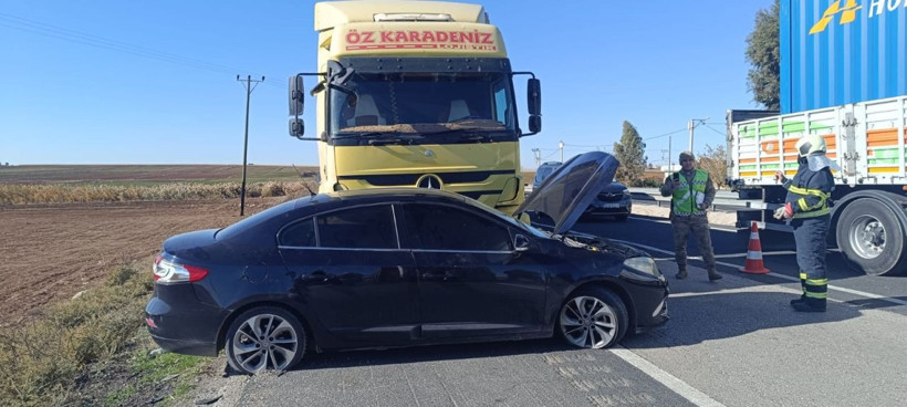 Yol vermek istediği otomobili önünde sürükledi - Resim: 1