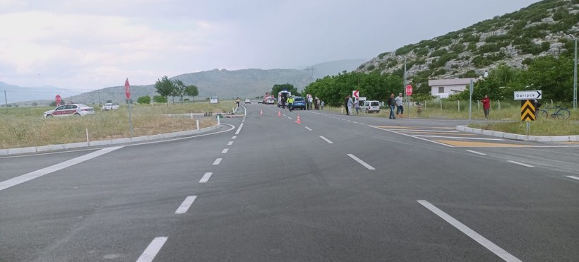 Antalya'da otomobil ile hafif ticari araç çarpıştı - Resim: 2