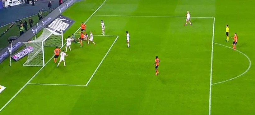 Başakşehir - Galatasaray maçında tartışmalı pozisyon! Gol 4 dakika incelenip iptal edildi - Resim: 3