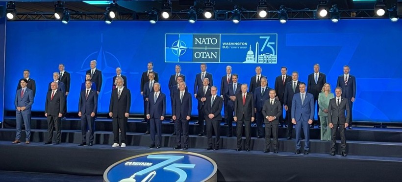 NATO Liderler Zirvesi'ne Edi Rama'nın ayakkabıları damga vurdu! - Resim: 1