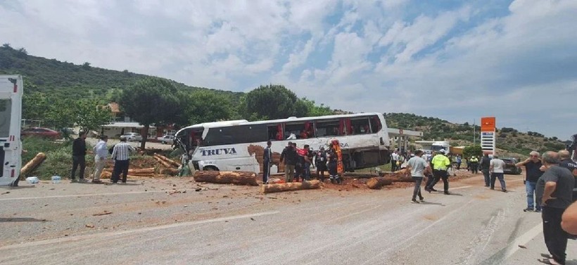 Çanakkale’de zincirleme kaza: 5 ölü, çok sayıda yaralı - Resim: 3