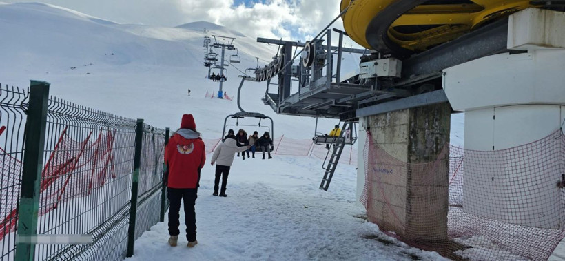 Bingöl Emniyeti, 30 öğrenciyi Hesarek Kayak Merkezi’nde buluşturdu - Resim: 1