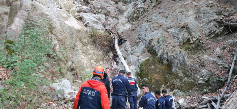 Kayıp olarak aranan Miraç uçurum dibinde ölü bulundu - Resim: 3
