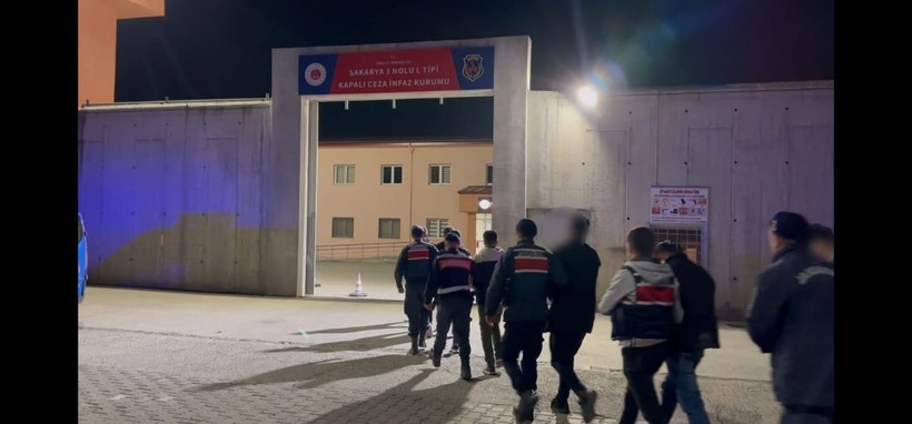 Kadın profili kullanıp açtıkları sahte hesaplarla 500 milyon liralık vurgun yaptılar - Resim: 2