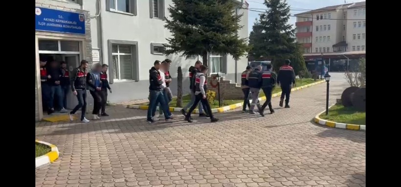 Kadın profili kullanıp açtıkları sahte hesaplarla 500 milyon liralık vurgun yaptılar - Resim: 4