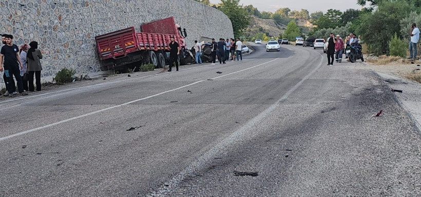 Osmaniye'de TIR ile otomobil çarpıştı; 1 ölü - Resim: 1