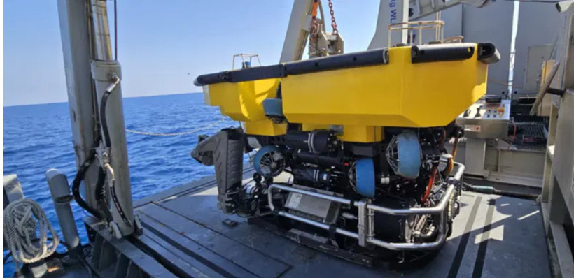 TCG Işın gemisi bölgede. Girne'deki feribot faciasında geminin enkazına robotla dalış yapılacak - Fotoğraf: 4