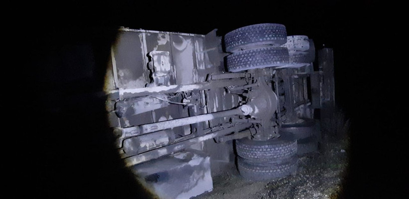 Mudurnu'da kamyon şarampole devrildi: 1 yaralı - Resim: 2