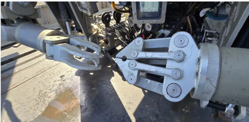 TCG Işın gemisi bölgede. Girne'deki feribot faciasında geminin enkazına robotla dalış yapılacak - Fotoğraf: 5