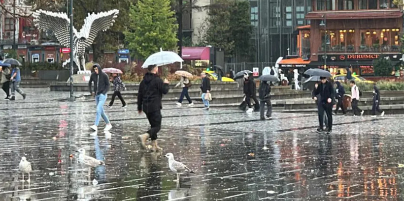 İstanbul'da yağmur daha bitmedi: Meteoroloji saat verdi, sağanak yeniden şiddetlenecek - Fotoğraf: 3