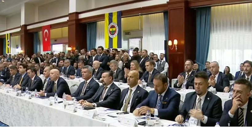 Aziz Yıldırım kürsüye çıktı, ortalık karıştı! Ali Koç'a olay sözler... "Yanlış yapıyorsun" - Fotoğraf: 8