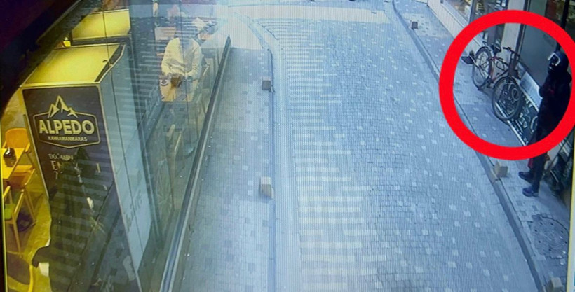 Ordu’da kasklı soyguncu kuyumcudan 5 kilo altınla kaçtı - Resim: 3