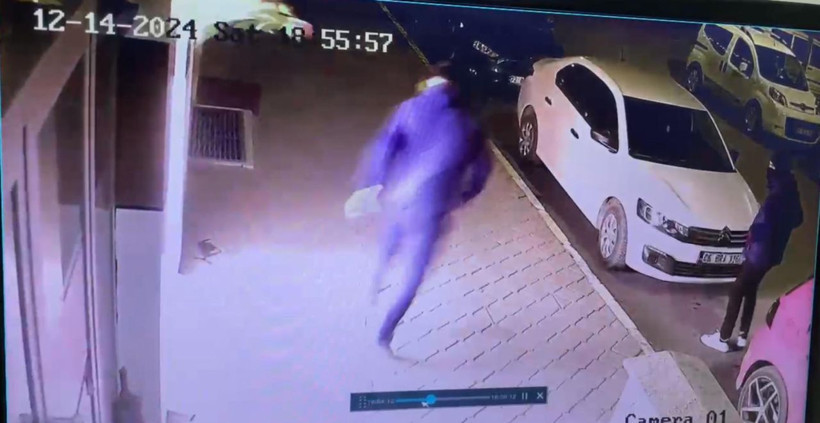 Iğdır'da AK Parti İl Başkanlığı binasına molotoflu saldırı - Fotoğraf: 6