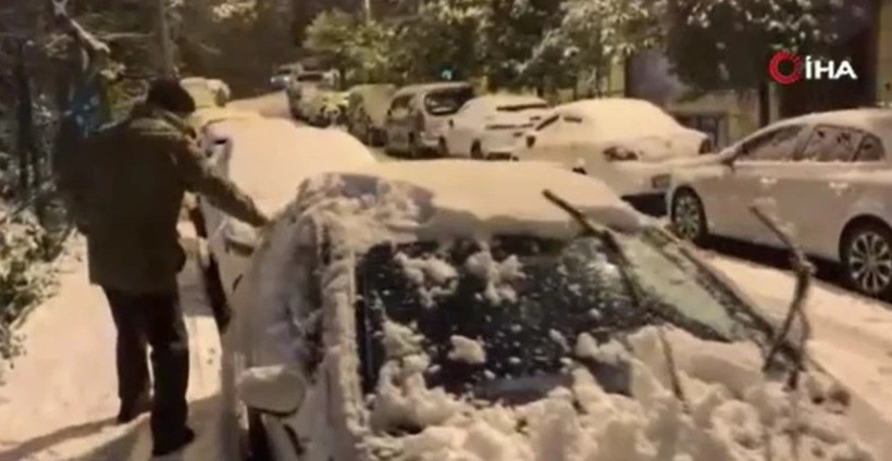 İstanbul'da kar gece boyu devam etti! Araçlar kaydı, sokaklar piste döndü - Fotoğraf: 2