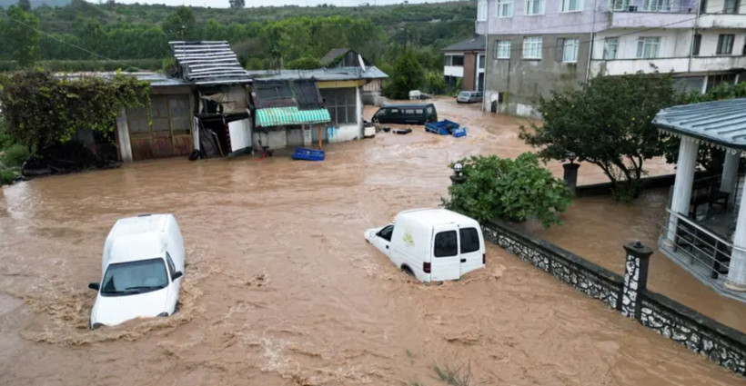 Sakarya'da sağanak sele neden oldu. Karasu sular altında - Fotoğraf: 4