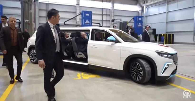 Togg'un limuzin versiyonu şaşırttı! Cumhurbaşkanı Erdoğan binip tesisi gezdi - Resim: 3