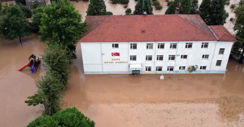 Sakarya'da sağanak sele neden oldu. Karasu sular altında - Fotoğraf: 2