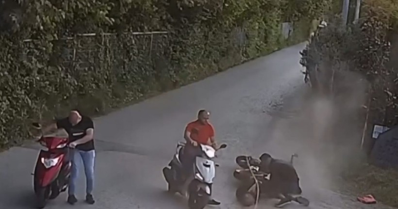 Devrilen motosikletin sürücüsü ağır yaralandı - Resim: 3