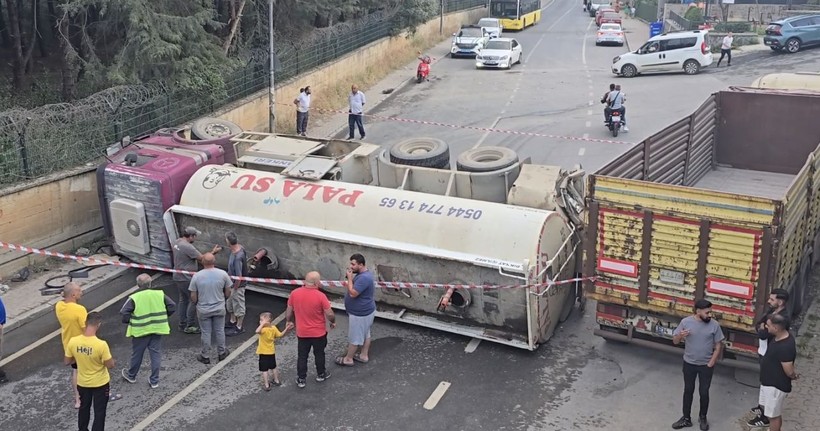 Beykoz'da geri manevra yapan su tankeri devrildi - Resim: 3