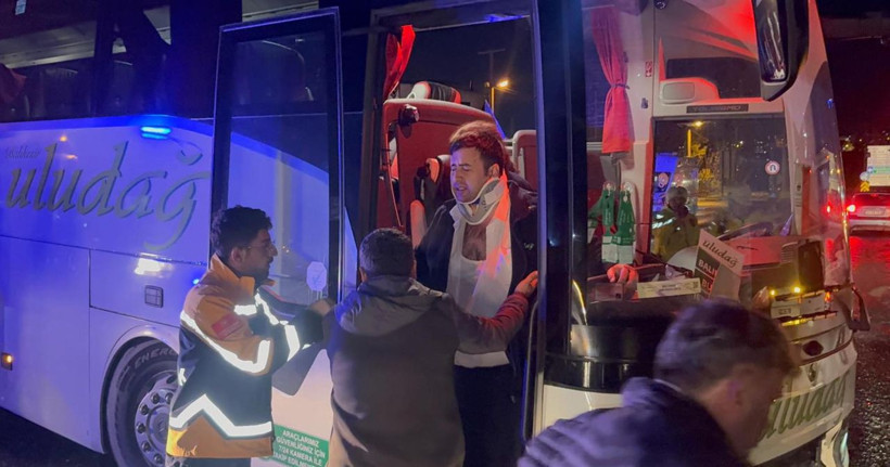 Tekirdağ'da yolcu otobüsü ile halk otobüsü çarpıştı - Resim: 4