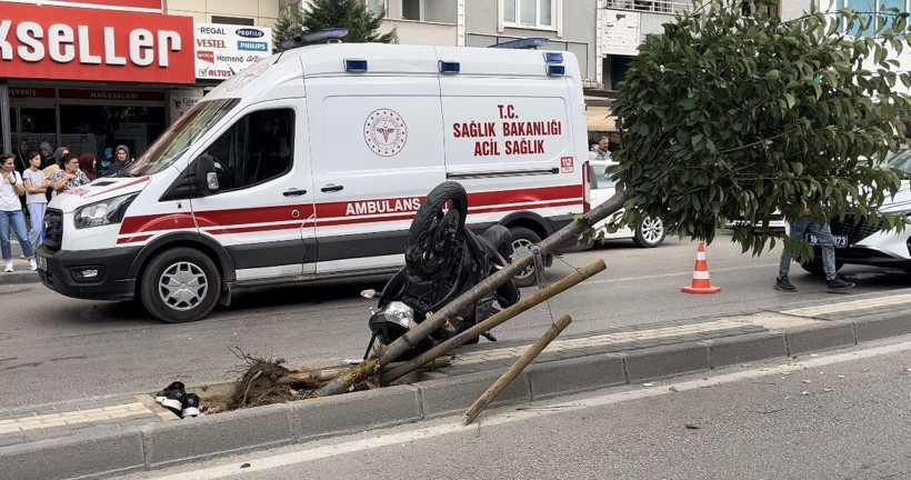 Motosikletin yayaya ardından otomobile çarptığı kaza kamerada - Resim: 3