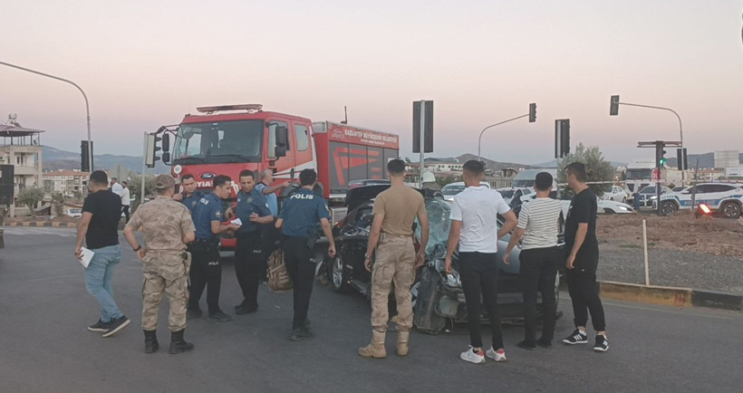 Gaziantep’te TIR ile otomobil çarpıştı: 2 yaralı - Resim: 4