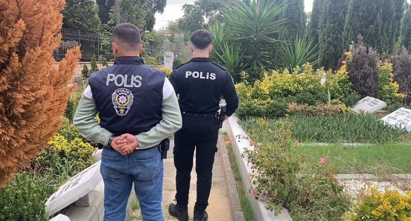 Polis Cem Garipoğlu’nun mezarında nöbet tutuyor - Resim: 4