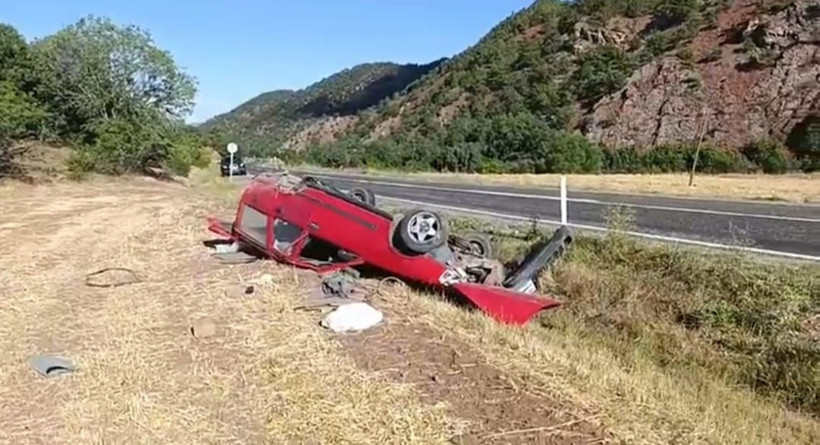 Otomobille takla atıp şarampole yuvarlandı - Resim: 1