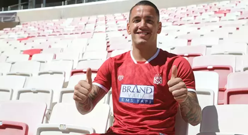 Süper Lig'de biten tüm transferler listesi; İşte yaz transfer dönemine damga vuran isimler - Fotoğraf: 50