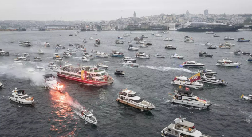 Galatasaray, 25. şampiyonluk kupasını aldı! Yenikapı'da taraftar rekoru kırıldı - Fotoğraf: 25