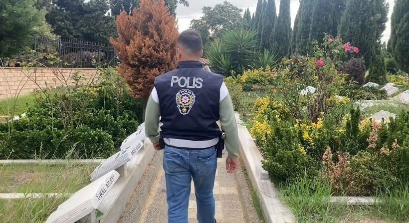 Polis Cem Garipoğlu’nun mezarında nöbet tutuyor - Resim: 3