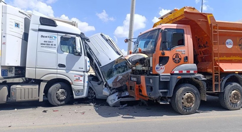 13 motosiklet ile 2 otomobili biçti! Böyle kaza görülmedi - Resim: 2