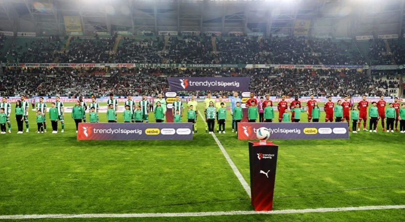 Beşiktaş 9 kişilik rakibi Konyaspor'a 1-0 mağlup oldu! Büyük şok yaşandı - Resim: 1