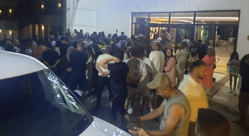 Elektrik kesintisi nedeniyle klimalar çalışmayınca, müşteriler resepsiyona inip tepki gösterdi - Resim: 3